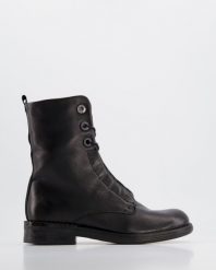 CZARNE TRZEWIKI DAMSKIE M56227 NERO. Czarne botki Venezia, bez wzorów, ze skóry, bez obcasa, bez zapięcia. Za 479.00 zł.