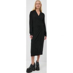 Twinset sukienka z domieszką wełny kolor czarny midi prosta. Czarne sukienki Twinset, na co dzień, l, bez wzorów, z dzianiny, bez kołnierzyka, bez ramiączek, midi, proste. Za 859.99 zł.