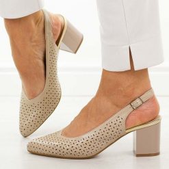 Beżowe ażurowe czółenka damskie M.Daszyński 2263A-7. Brązowe czółenka M.Daszyński, na lato, w ażurowe wzory, ze skóry, casualowe, bez obcasa, na słupku, bez zapięcia. Za 169.00 zł.