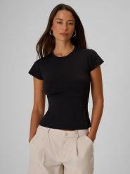 4F T-shirt slim gładki damski - czarny M. Czarne t-shirty 4f, m, bez wzorów, z tkaniny, klasyczne, bez kołnierzyka, bez ramiączek. Za 69.99 zł.