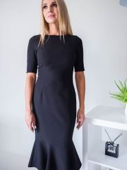Sukienka Model Anastasia Black - Jersa. Czarne sukienki Jersa, plus size, bez wzorów, wizytowe, bez kołnierzyka, plus size, bez ramiączek, dopasowane. Za 432.40 zł.