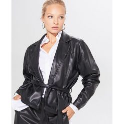 Kurtka z imitacji skóry - Czarny. Czarne kurtki Mohito, bez wzorów, ze skóry, bez kaptura. Za 199.99 zł.