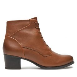 Botki Caprice. Brązowe botki Caprice, bez wzorów, bez obcasa, na słupku, bez zapięcia. Za 259.99 zł.