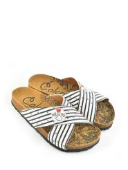 Calceo Klapki w kolorze biało-czerwonym rozmiar: 41. Białe klapki Calceo, bez wzorów, klasyczne, z otwartym noskiem, bez obcasa, bez zapięcia. Za 170.87 zł.