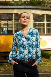 Wzorzysta koszula niebieska. Niebieskie koszule MOODO, bez wzorów, z wiskozy, bez kołnierzyka, bez ramiączek. Za 99.99 zł.