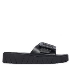Klapki Tamaris. Czarne klapki Tamaris, bez wzorów, bez obcasa, bez zapięcia. Za 299.99 zł.