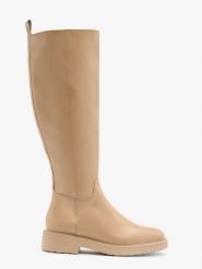 Beżowe kozaki z szeroką cholewką. Brązowe kozaki Ryłko, bez wzorów, ze skóry, z okrągłym noskiem, bez obcasa, na obcasie, bez zapięcia. W wyprzedaży za 199.99 zł.