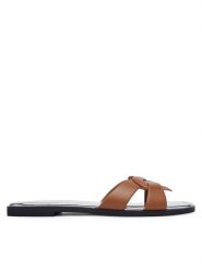 LOVE MOSCHINO Klapki JA28092G0OIAX200 Brązowy. Brązowe klapki Love Moschino, bez wzorów, ze skóry, bez obcasa, bez zapięcia. Za 809.99 zł.