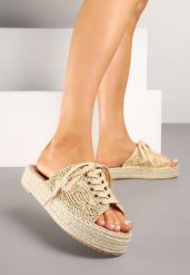 Beżowe Klapki na Grubej Podeszwie z Plecionki Zdobione Tweedem i Sznurowaniem Nevalissa. Brązowe klapki Renee, z aplikacjami, eleganckie, bez obcasa, na płaskiej podeszwie, bez zapięcia. Za 89.99 zł.