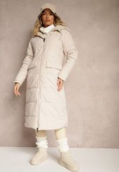 Jasnobeżowa Długa Kurtka z Kapturem o Dwustronnym Kroju z Pikowaniem i Futrzaną Podszewką Ilvirra. Brązowe kurtki Renee, xl, bez wzorów, z futra, eleganckie, z kapturem. W wyprzedaży za 90.99 zł.