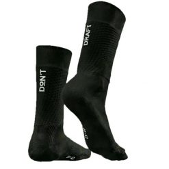 Oddychające skarpety kolarskie „Don't Draft” – Czarne. Białe skarpetki C-LAB, bez wzorów. Za 117.00 zł.