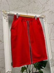 Czerwona dresowa spódnica Bea na gumce OSTATNIE SZTUKI PLUS SIZE XXL. Czerwone spódnice Moda Size Plus Iwanek, l, z aplikacjami, z bawełny, eleganckie, midi. W wyprzedaży za 49.90 zł.