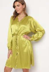 Zielona Satynowa Sukienka Koszulowa z Paskiem i Cyrkoniami Poledia. Zielone sukienki Born2be, na imprezę, l, z aplikacjami, z satyny, bez kołnierzyka, bez ramiączek, midi, koszulowe. Za 59.99 zł.