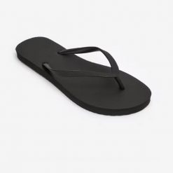 Japonki damskie Decathlon 100. Czarne japonki Decathlon, bez wzorów, klasyczne. Za 12.99 zł.