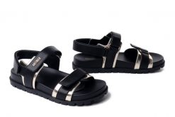 Artiker Relaks 58C0252 black/gold, sandały damskie. Czarne sandały Artiker Relaks, bez wzorów, ze skóry, bez obcasa, na płaskiej podeszwie, bez zapięcia. Za 239.90 zł.