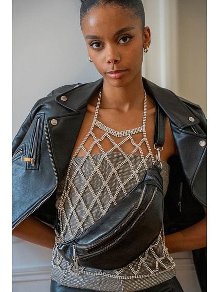 Abaco Skórzana saszetka "Lyat" w kolorze czarnym - 32,5 x 13,5 x 7 cm rozmiar: onesize. Czarne nerki i saszetki Abaco, bez wzorów, z materiału, sportowe, bez dodatków. Za 309.65 zł.