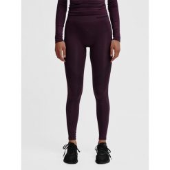 Damskie legginsy bezszwowe z wysokim stanem Hummel Shaping. Czerwone legginsy Hummel, bez wzorów, sportowe. Za 130.50 zł.