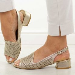 Złote S ażurowe skórzane Polskie sandały damskie na obcasie Deoni D521C. Żółte sandały Deoni, w ażurowe wzory, ze skóry, eleganckie, bez obcasa, na obcasie, bez zapięcia. Za 419.00 zł.