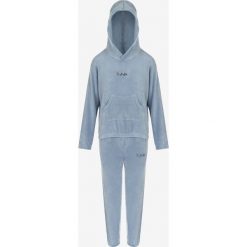 Niebieski 2-częściowy Komplet Piżamowy Dresowy Hisso. Niebieskie piżamy Born2be, s, bez wzorów, z dresówki, bez kołnierzyka, bez ramiączek, długie. W wyprzedaży za 67.49 zł.
