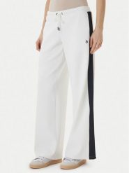 Guess Jeans Spodnie dresowe W6GBB6 KB212 Biały Relaxed Fit. Białe spodnie sportowe Guess Jeans, z aplikacjami, z dresówki. Za 434.99 zł.