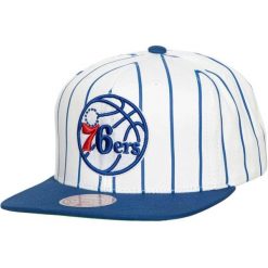 Mitchell & Ness NBA Retro Brooklyn NY Czapka. Białe czapki z daszkiem Mitchell & Ness, bez wzorów, retro. Za 173.99 zł.