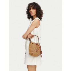 Torebka Guess. Brązowe torebki klasyczne Guess, z aplikacjami, bez dodatków. Za 589.99 zł.