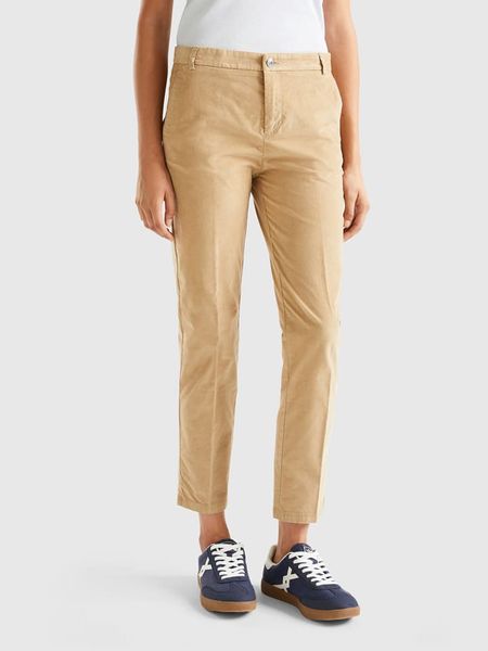 Benetton Spodnie chino w kolorze beżowym rozmiar: 34. Brązowe chinosy Benetton, bez wzorów. Za 56.93 zł.