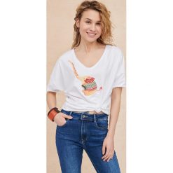 T-Shirt Damski Elefan BS Ekri. Białe t-shirty blue shadow, s, z aplikacjami, z bawełny, bez kołnierzyka, bez ramiączek. W wyprzedaży za 84.95 zł.