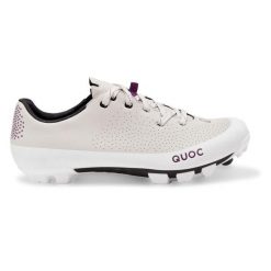 Buty Quoc GT XC Lace. Białe buty trekkingowe QUOC, bez zapięcia. W wyprzedaży za 928.10 zł.
