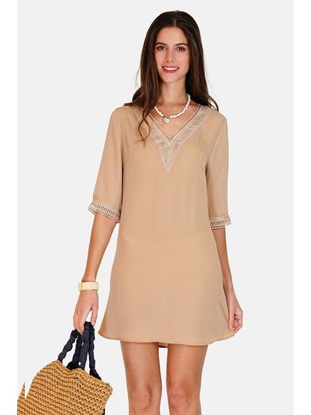 ASSUILI Sukienka w kolorze beżowym rozmiar: 42. Brązowe sukienki Assuili, bez wzorów, z koronki, klasyczne, bez kołnierzyka, bez ramiączek, mini. Za 136.45 zł.