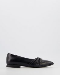 CZARNE BALERINY T17103 NERO. Czarne baleriny Venezia, bez wzorów, ze skóry, bez obcasa, bez zapięcia. Za 329.00 zł.