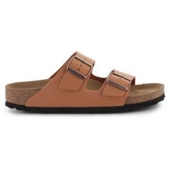 Klapki damskie Birkenstock Arizona BS. Brązowe klapki Birkenstock, bez wzorów, z materiału, bez obcasa, bez zapięcia. Za 399.00 zł.