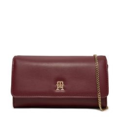Torebka Tommy Hilfiger. Czerwone kopertówki Tommy Hilfiger, bez wzorów, wizytowe, bez dodatków. Za 389.99 zł.