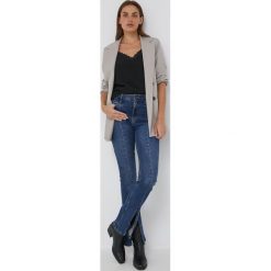 Answear Lab bluzka bawełniana kolor czarny. Czarne bluzki Answear Lab, l, bez wzorów, z bawełny, bez kołnierzyka, bez ramiączek. W wyprzedaży za 67.99 zł.