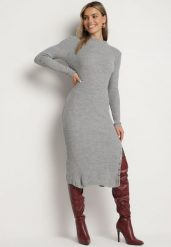 Szara Sweterkowa Sukienka Ozdobiona z Boku Rozcięciem Rieana. Szare sukienki Born2be, na co dzień, m, z aplikacjami, eleganckie, bez kołnierzyka, bez ramiączek, midi, kopertowe. W wyprzedaży za 52.49 zł.