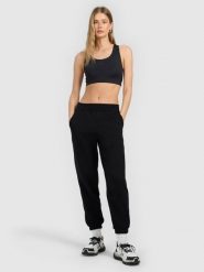 4F Spodnie dresowe joggery damskie - czarne XL. Czarne spodnie dresowe 4f, bez wzorów, z dresówki, z podwyższonym stanem. Za 129.99 zł.