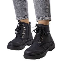 Czarne ocieplane botki LCJ-22-44-1338L Lee Cooper. Czarne botki bez wzorów, z materiału, bez obcasa, bez zapięcia. Za 219.45 zł.