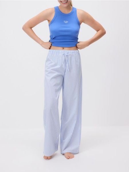 Dwuczęściowa piżama z haftem - niebieski. Niebieskie piżamy Reserved, l, bez wzorów, z bawełny, bez kołnierzyka, bez ramiączek. W wyprzedaży za 65.99 zł.