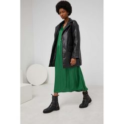 Answear Lab płaszcz damski kolor czarny przejściowy. Czarne płaszcze Answear Lab, l, bez wzorów, bez kaptura. W wyprzedaży za 219.99 zł.