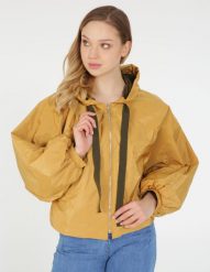 Krótka kurtka z kapturem. Zielone kurtki Unisono, s, bez wzorów, z kapturem. Za 239.00 zł.