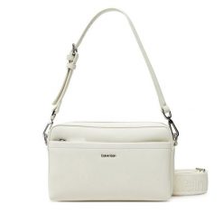 Torebka Calvin Klein. Torebki klasyczne Calvin Klein, bez wzorów, klasyczne, bez dodatków. Za 289.99 zł.