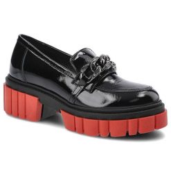 Półbuty damskie Chebello, skóra naturalna lakierowana z gładką cholewką ozdobnym metalowym łańcuchem, czarne, 2789-SCZ-240-PSK-S170. Czarne półbuty wsuwane CheBello, bez wzorów, z lakierowanej skóry, klasyczne, bez obcasa, na platformie. Za 279.00 zł.