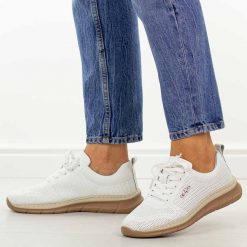 Białe skórzane półbuty damskie Filippo Dp7573/26. Białe półbuty wsuwane Filippo, na jesień, bez wzorów, z jeansu, casualowe, z okrągłym noskiem, bez obcasa, na płaskiej podeszwie. Za 239.00 zł.