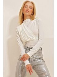 Trendyol Bluzka w kolorze białym rozmiar: M. Białe bluzki Trendyol, m, bez wzorów, bez kołnierzyka, bez ramiączek. Za 65.38 zł.