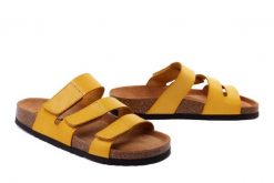 DR. BRINKMANN 700508-06 gelb, klapki damskie. Żółte klapki Dr. Brinkmann, bez wzorów, ze skóry, bez obcasa, bez zapięcia. Za 264.90 zł.
