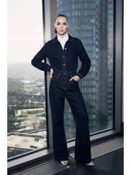 Trendyol Kombinezon dżinsowy w kolorze granatowym rozmiar: 42. Niebieskie kombinezony Trendyol, bez wzorów, klasyczne, bez kołnierzyka, bez ramiączek. Za 217.99 zł.