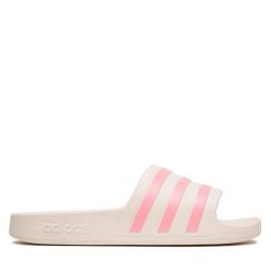 Klapki adidas. Czerwone klapki adidas, bez wzorów, sportowe, bez obcasa, bez zapięcia. Za 119.99 zł.