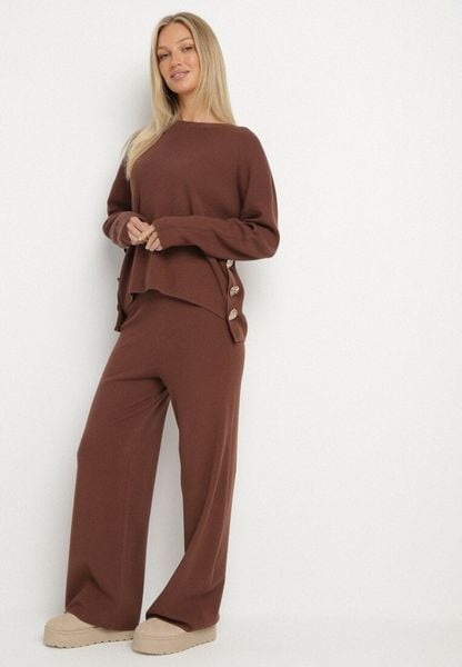 Brązowy Dzianinowy Komplet z Wiskozą Szerokie Spodnie i Sweter z Aplikacjami Miozara. Brązowe swetry Born2be, uniwersalny, z aplikacjami, z dzianiny, eleganckie, bez ramiączek. Za 189.99 zł.