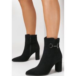 Czarne Botki Thetta. Czarne botki Born2be, z aplikacjami, z dzianiny, za kostkę, bez obcasa, na obcasie, bez zapięcia. W wyprzedaży za 134.99 zł.