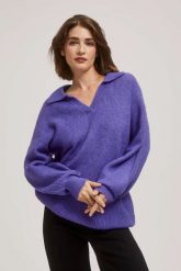 Sweter z dekoltem w serek fioletowy. Fioletowe swetry MOODO, l, bez wzorów, z elastanu, bez ramiączek. W wyprzedaży za 55.99 zł.